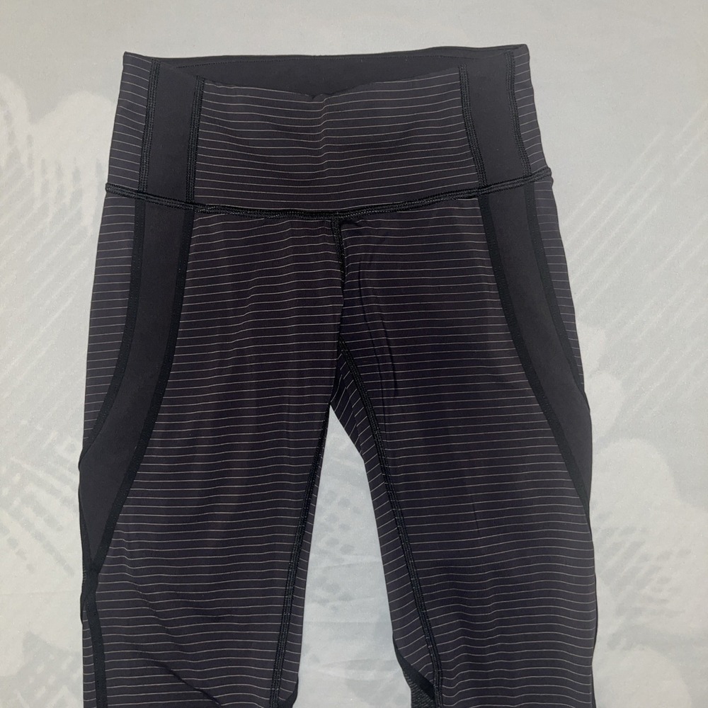 Lululemon Conduit Crop Black Stripe Leggings Size 4 Activwear Running Capris